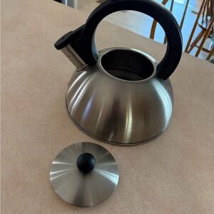 Stainless Steel Whistling Kettle with Black Handle